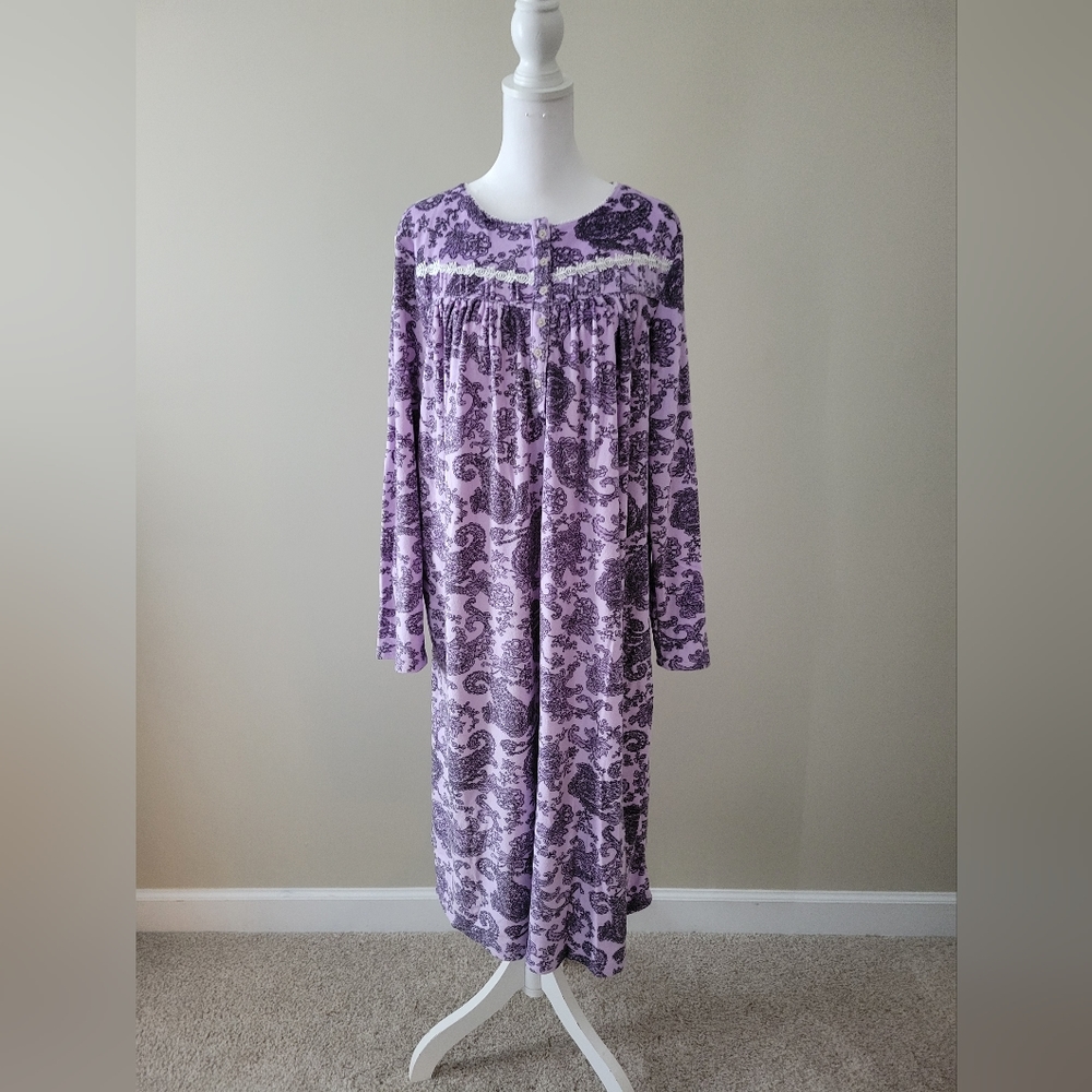 NWOT Secret Treasures Purple Paisley Nightgown - Size L